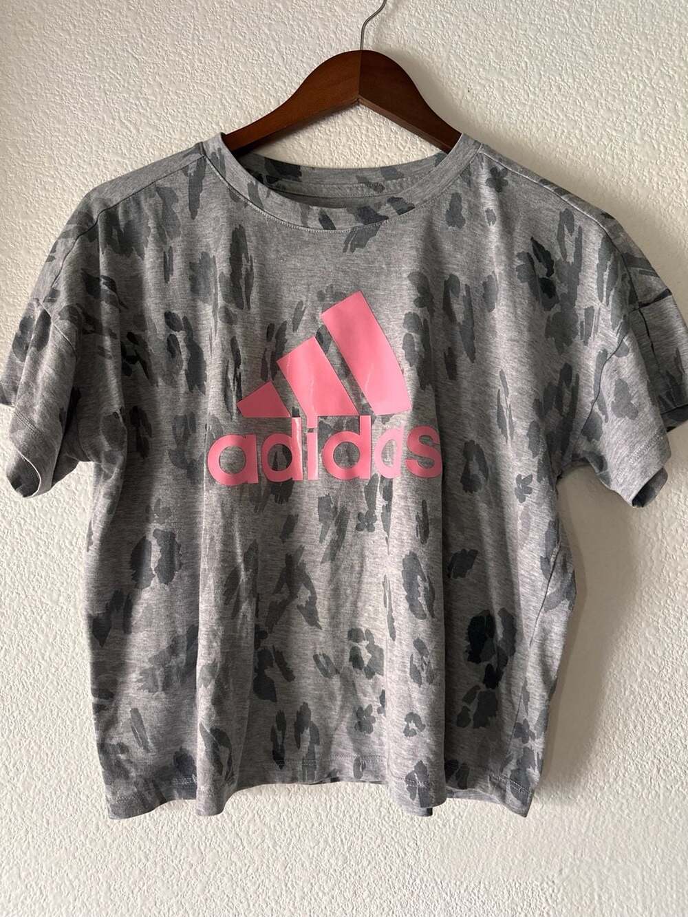 Adidas Animal T-Shirt Size XL Gray Pink Boxy Fit